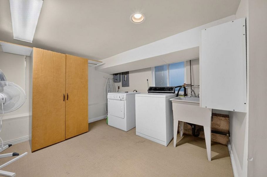 4549 W 12th Avenue Vancouver, BC - 9
