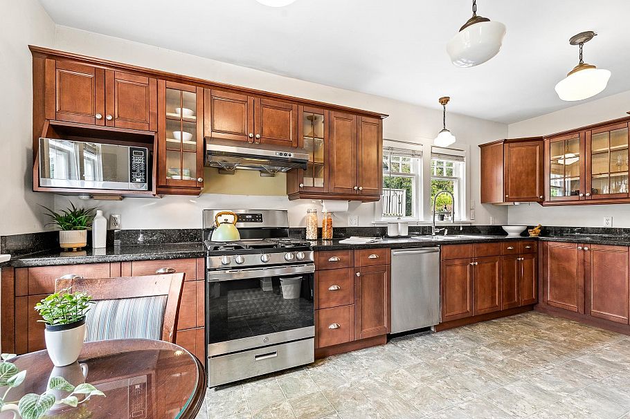 6713 Arbutus Street Vancouver, BC - 18