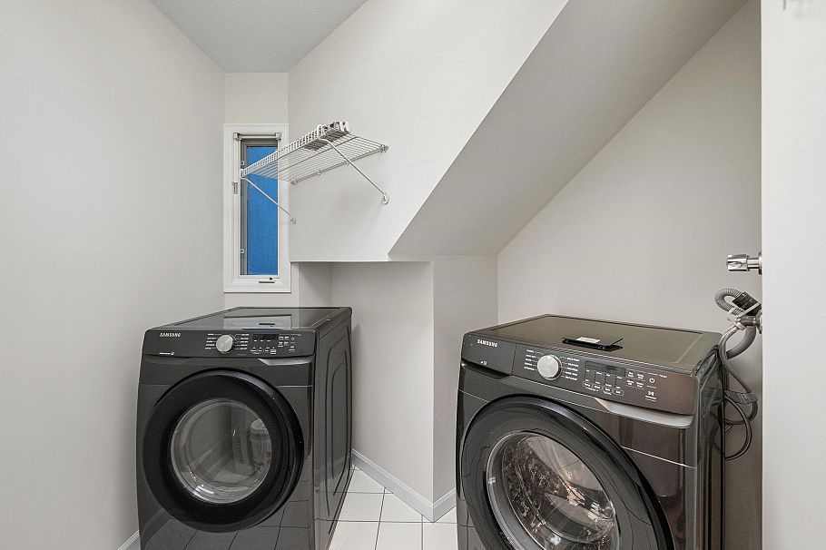 3174 W 3rd Avenue Vancouver, BC - 12
