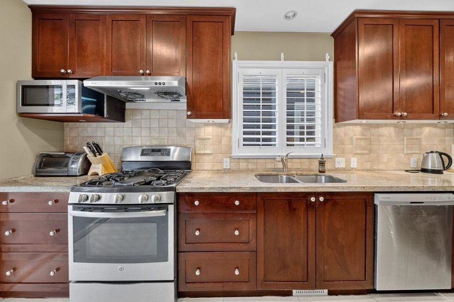 4549 W 12th Avenue Vancouver, BC - 15
