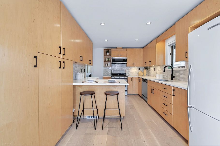 4377 W 12th Avenue Vancouver, BC - 17