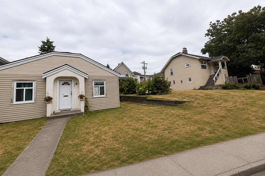 1237 E Broadway Vancouver, BC - 6