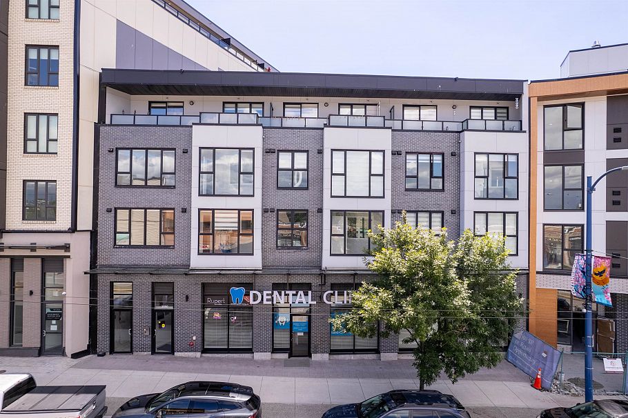207 3050 Kingsway Vancouver, BC - 2