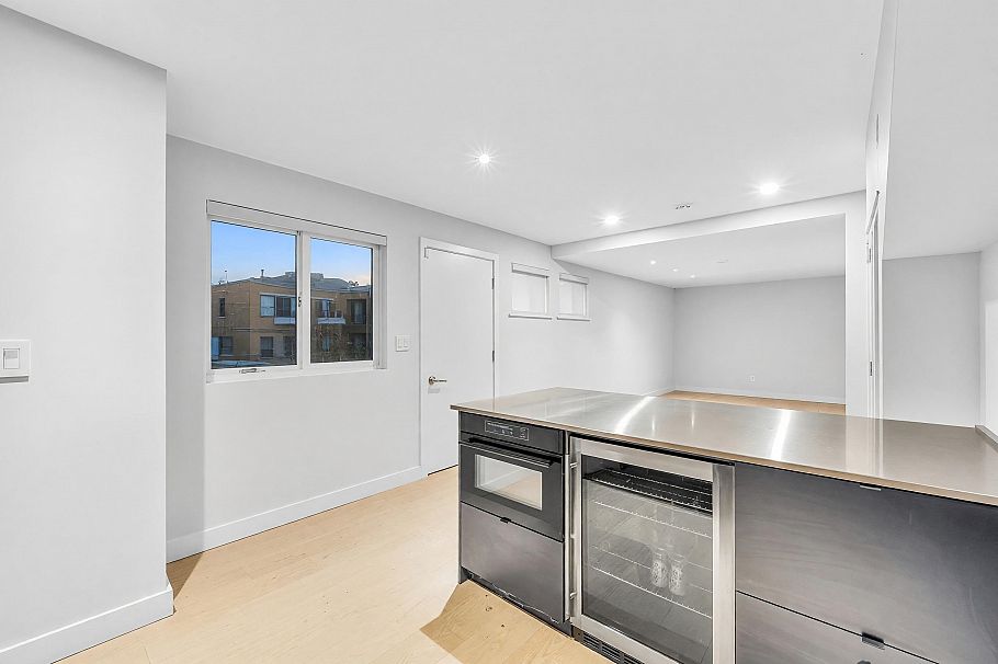 265 E Keith Road North Vancouver, BC - 22