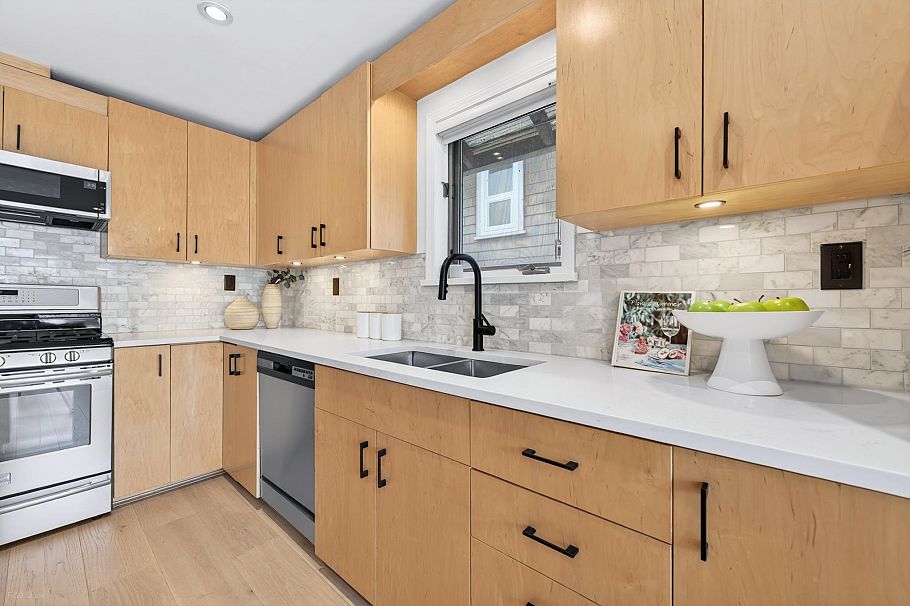 4377 W 12th Avenue Vancouver, BC - 16