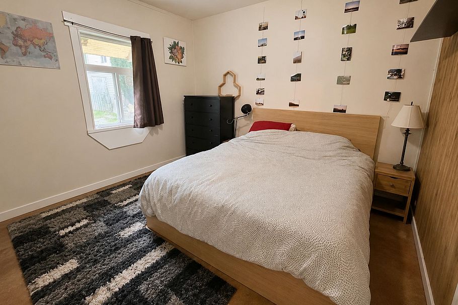 1237 E Broadway Vancouver, BC - 12