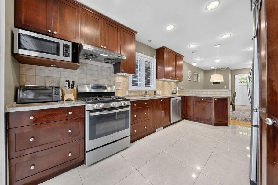 4549 W 12th Avenue Vancouver, BC - 14