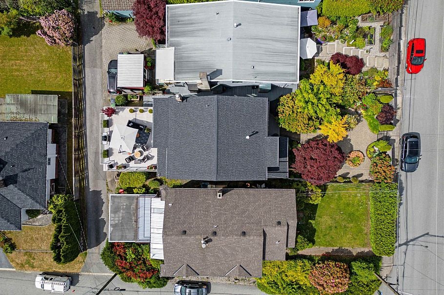3821 Lonsdale Avenue North Vancouver, BC - 35