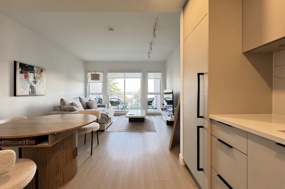 309 422 E 3rd Street North Vancouver, BC - 2