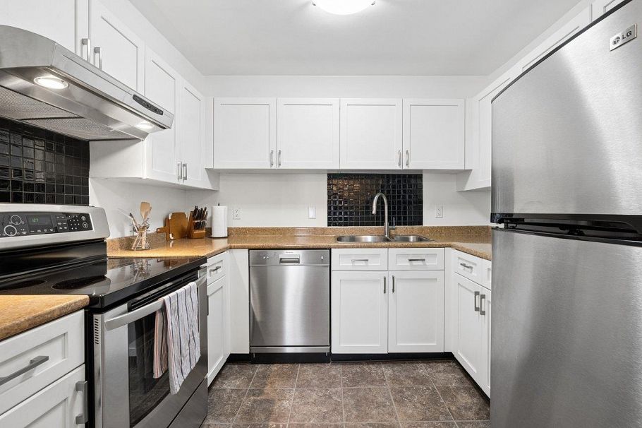 2419 W 1st Avenue Vancouver, BC - 11