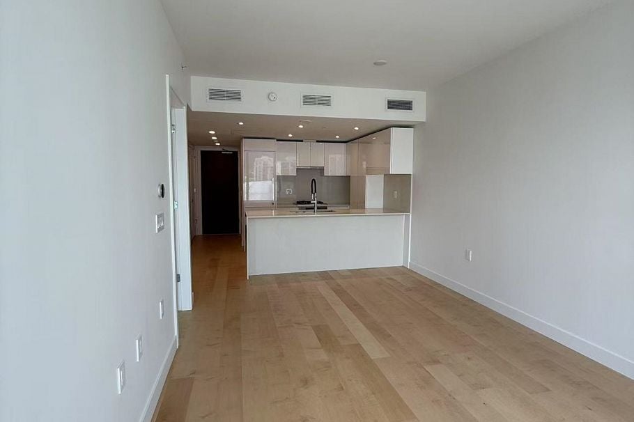 907 135 13th Street E North Vancouver, BC - 3