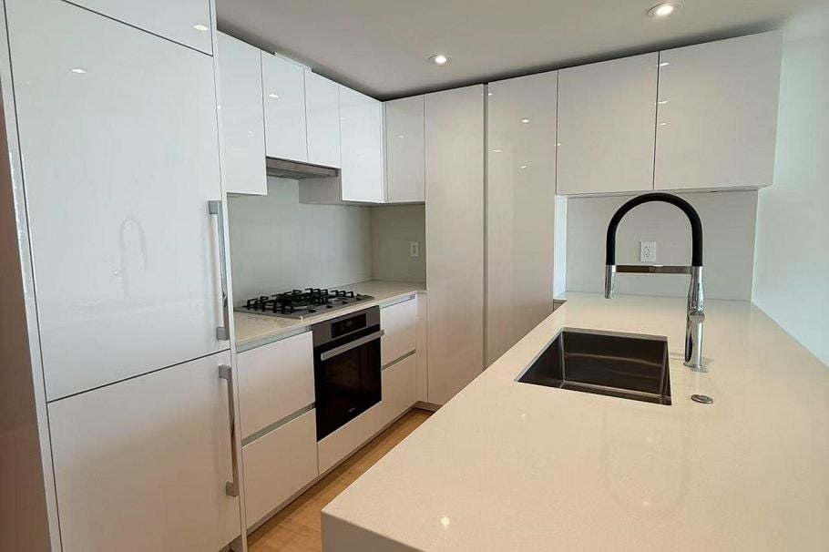 907 135 13th Street E North Vancouver, BC - 1