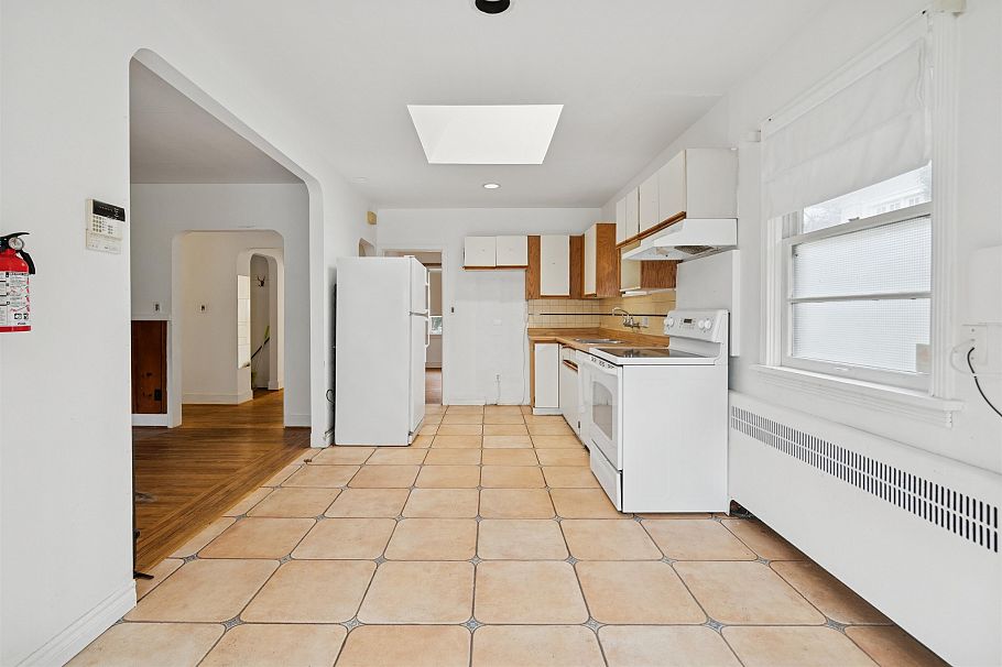 1830 W 33rd Avenue Vancouver, BC - 12