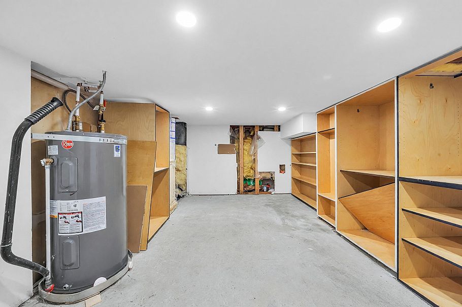 265 E Keith Road North Vancouver, BC - 21