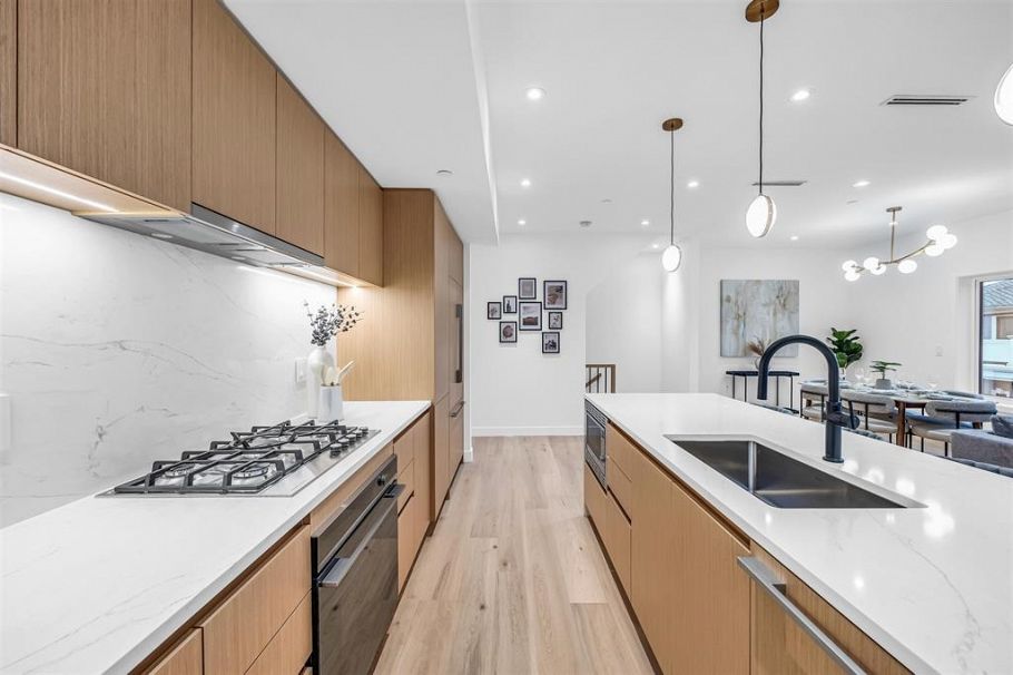 1016 W 52nd Avenue Vancouver, BC - 5