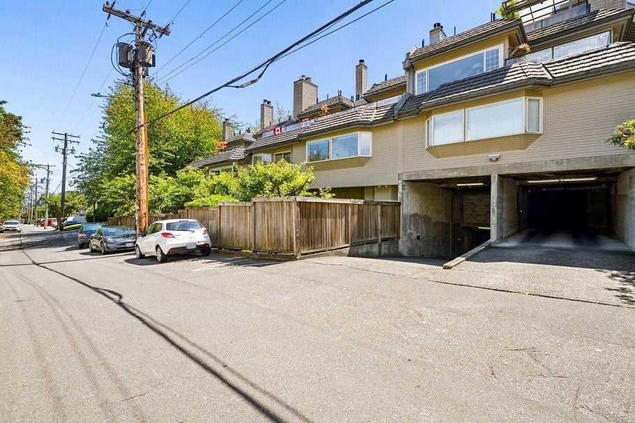 2419 W 1st Avenue Vancouver, BC - 14