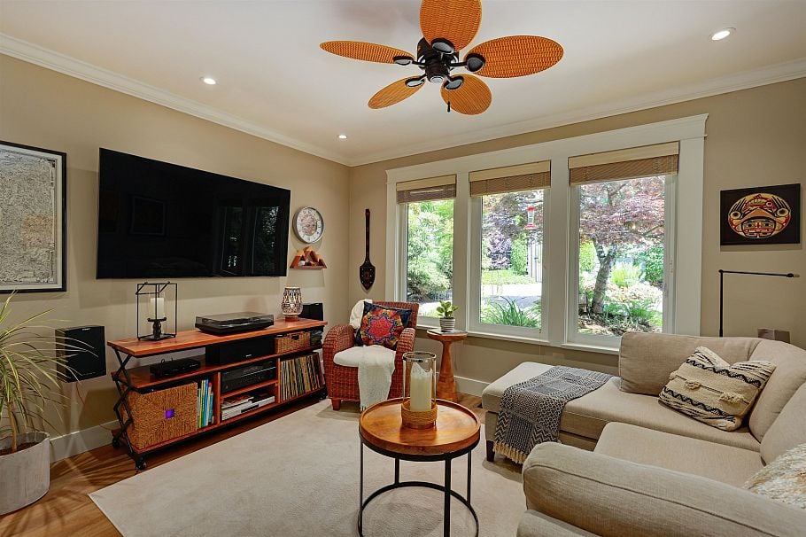 3821 Lonsdale Avenue North Vancouver, BC - 5