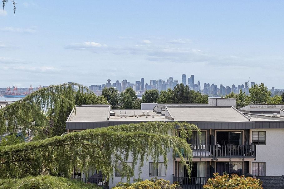 304 252 W 2nd Street North Vancouver, BC - 2