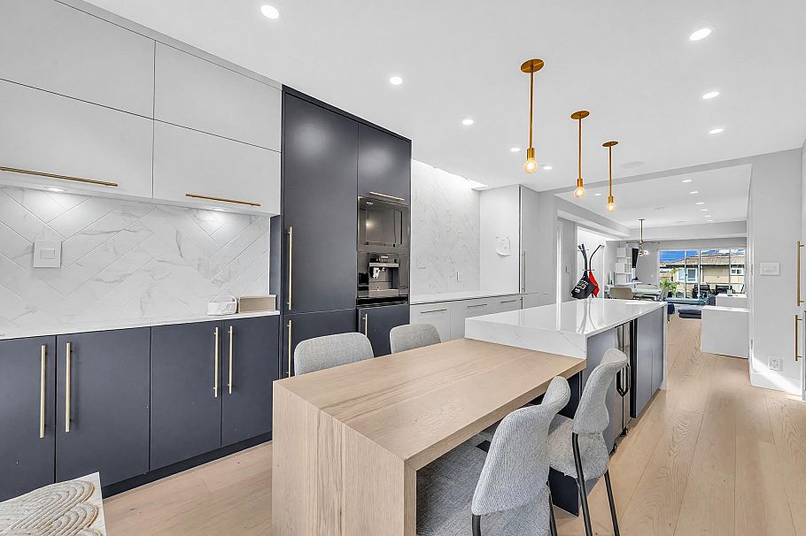 265 E Keith Road North Vancouver, BC - 3