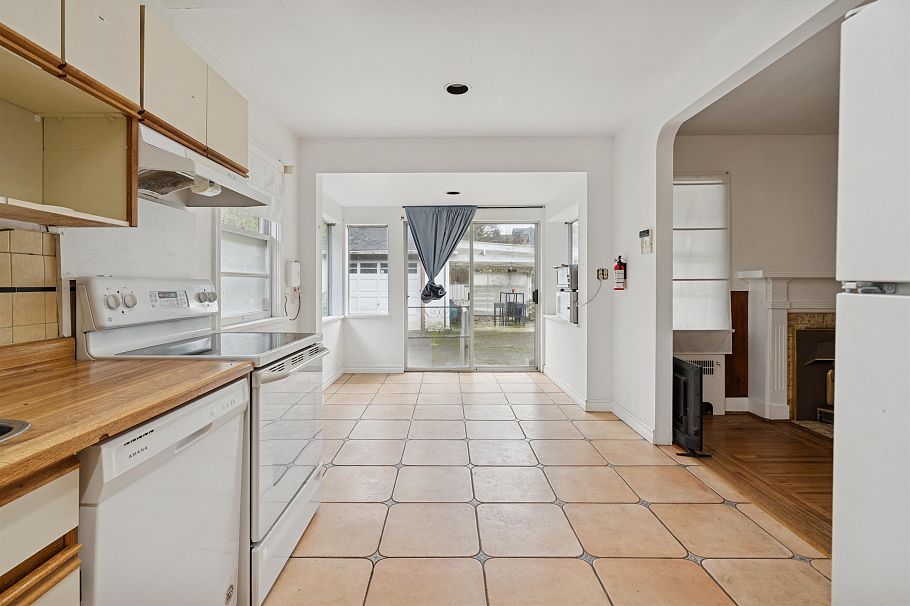1830 W 33rd Avenue Vancouver, BC - 11