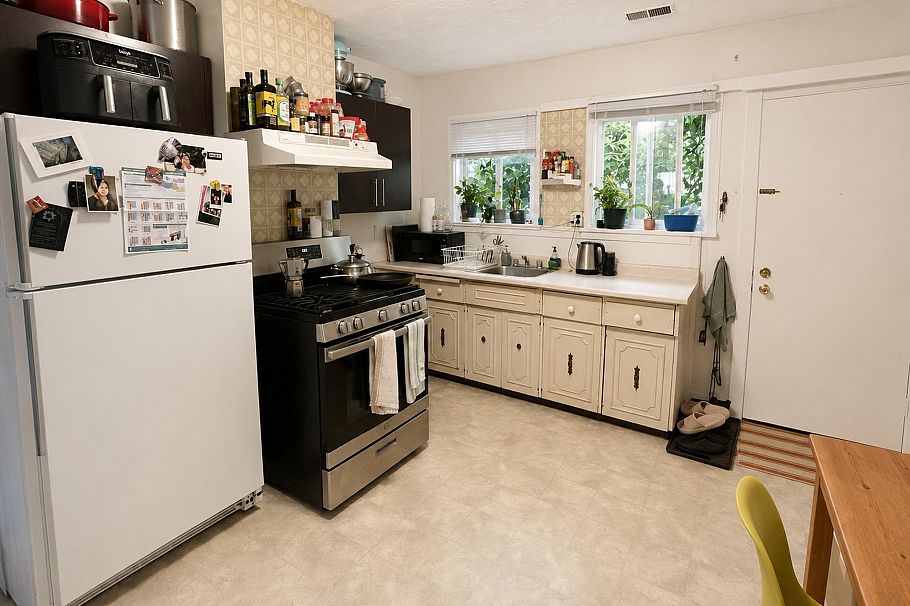 1237 E Broadway Vancouver, BC - 9