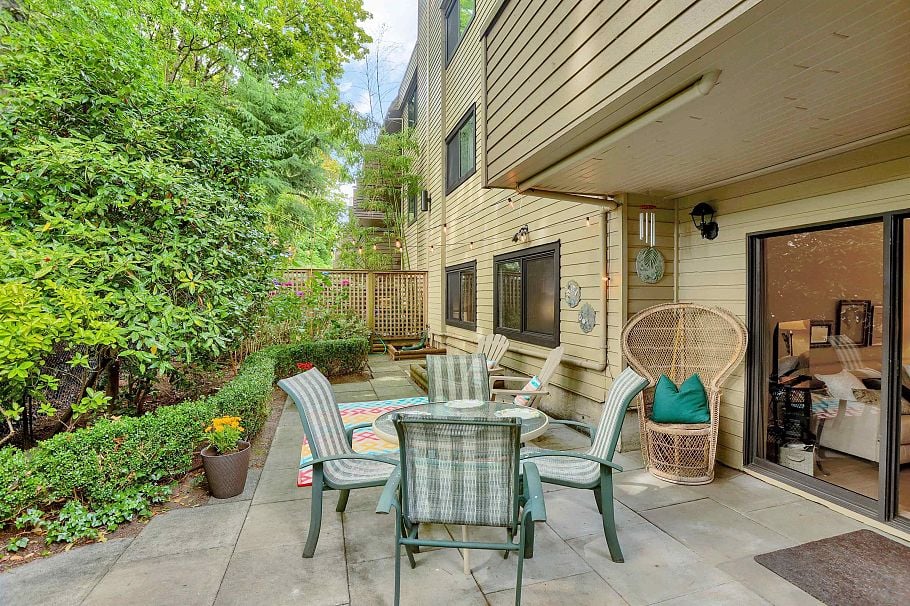 104 1424 Walnut Street Vancouver, BC - 3