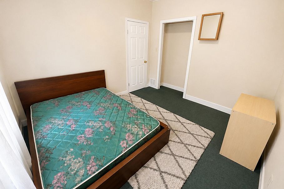 1237 E Broadway Vancouver, BC - 11