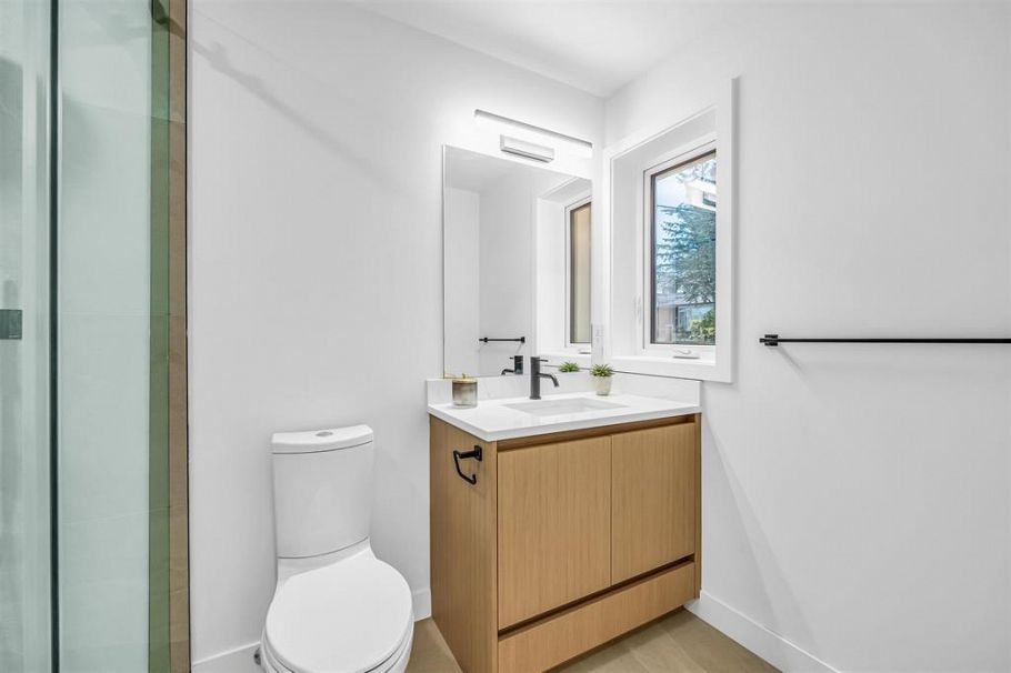1016 W 52nd Avenue Vancouver, BC - 16