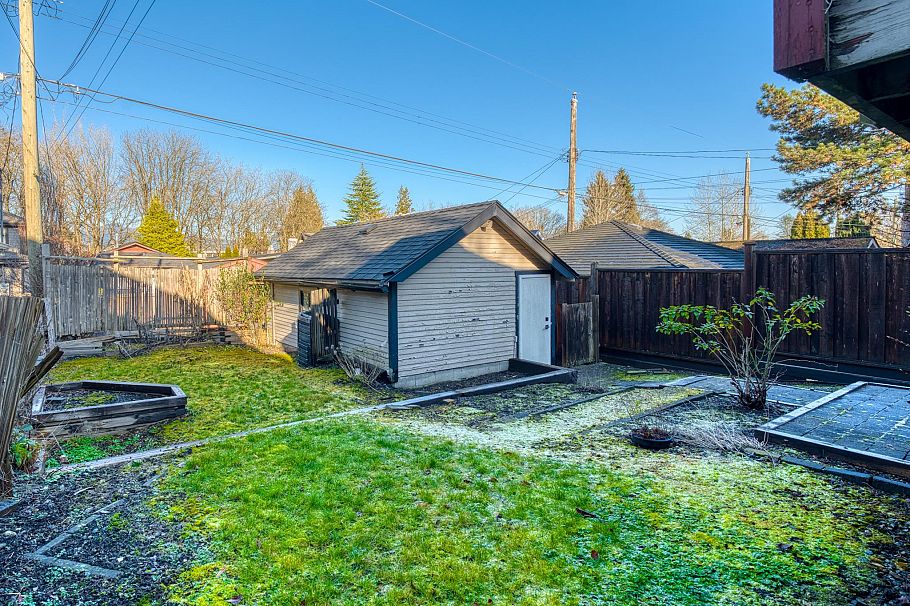 4377 W 12th Avenue Vancouver, BC - 32