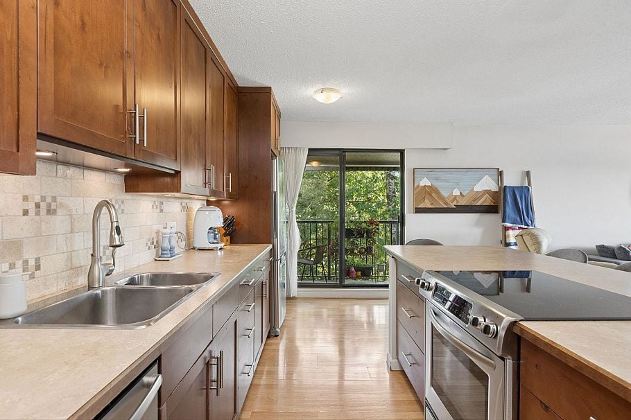 304 252 W 2nd Street North Vancouver, BC - 11