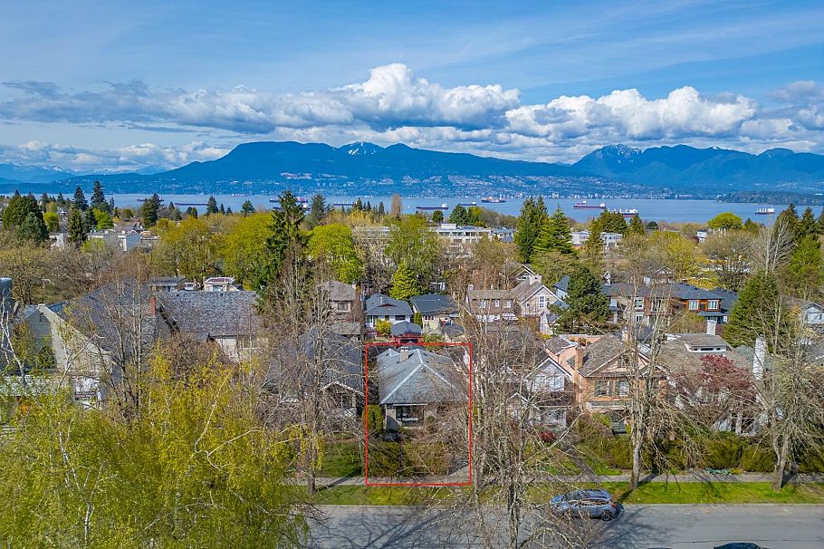 4377 W 12th Avenue Vancouver, BC - 4