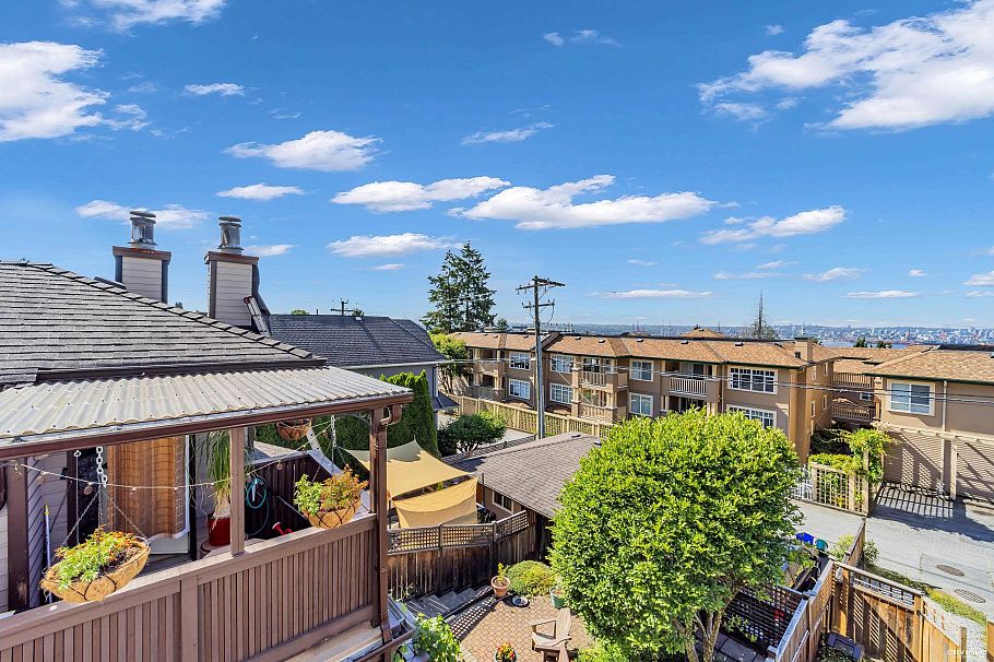 265 E Keith Road North Vancouver, BC - 36