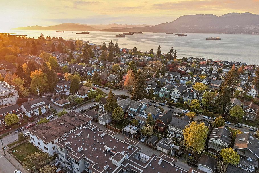 3174 W 3rd Avenue Vancouver, BC - 35