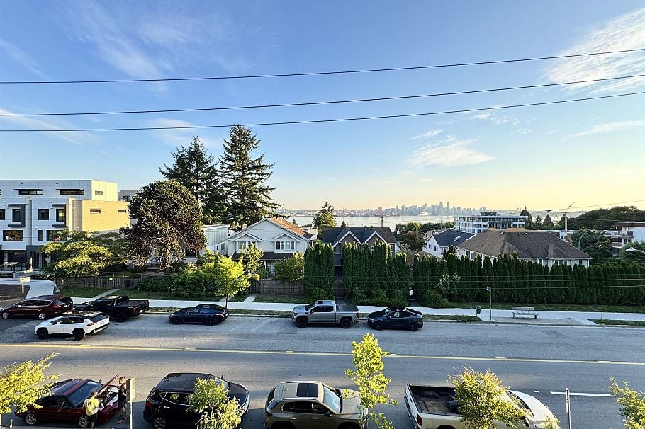 309 422 E 3rd Street North Vancouver, BC - 1