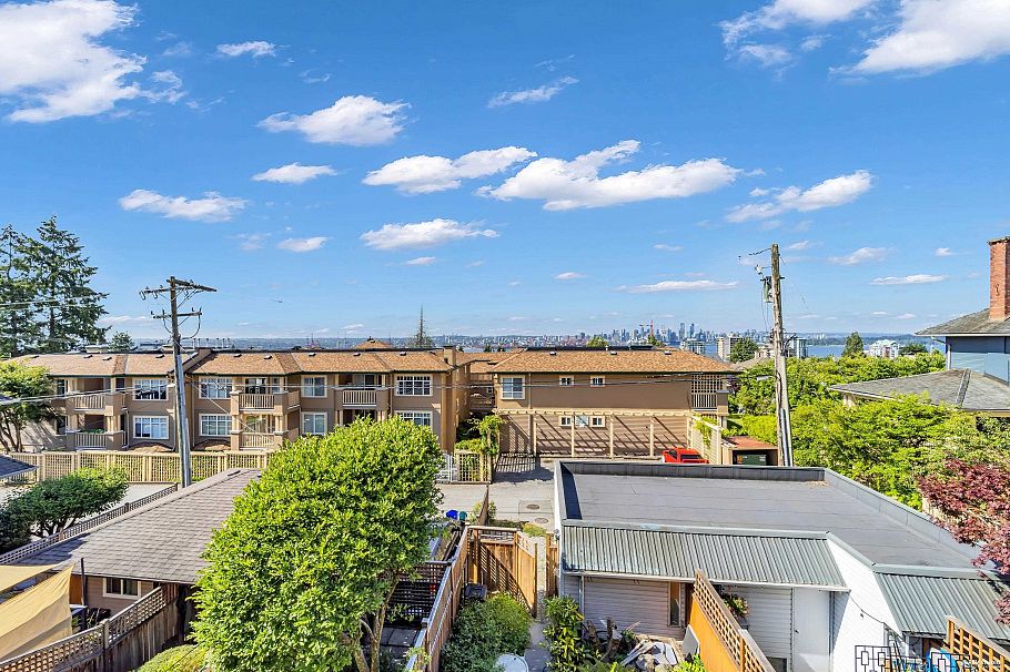 265 E Keith Road North Vancouver, BC - 37