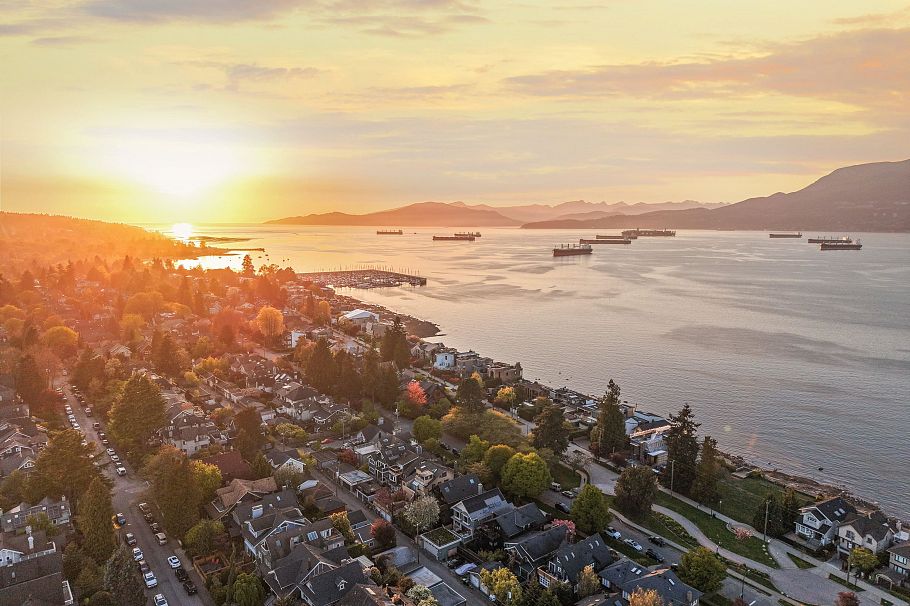 3174 W 3rd Avenue Vancouver, BC - 31