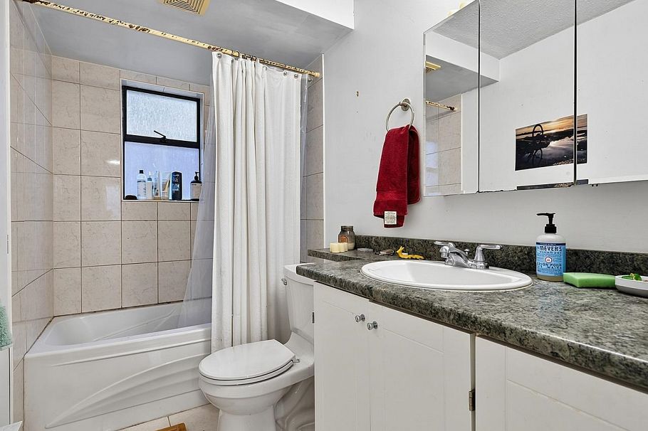 442 E 10th Avenue Vancouver, BC - 5