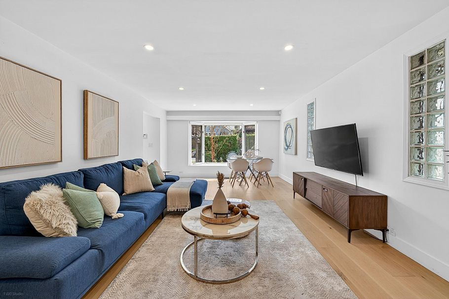 4377 W 12th Avenue Vancouver, BC - 5