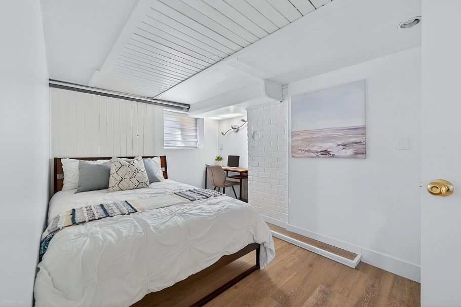 4377 W 12th Avenue Vancouver, BC - 29