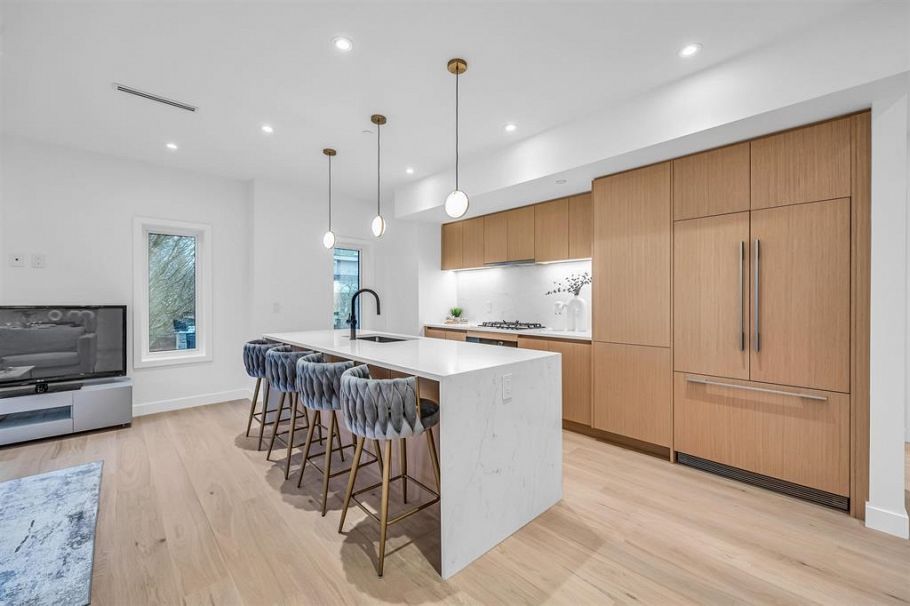 1016 W 52nd Avenue Vancouver, BC - 4