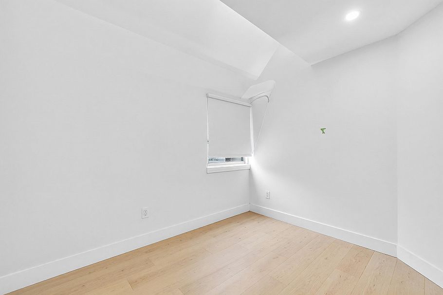 265 E Keith Road North Vancouver, BC - 17