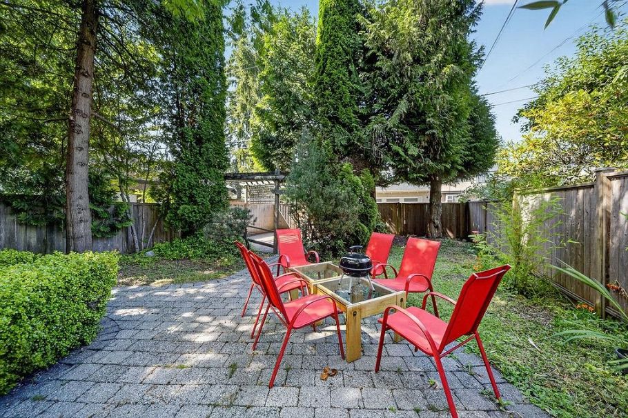 4549 W 12th Avenue Vancouver, BC - 4