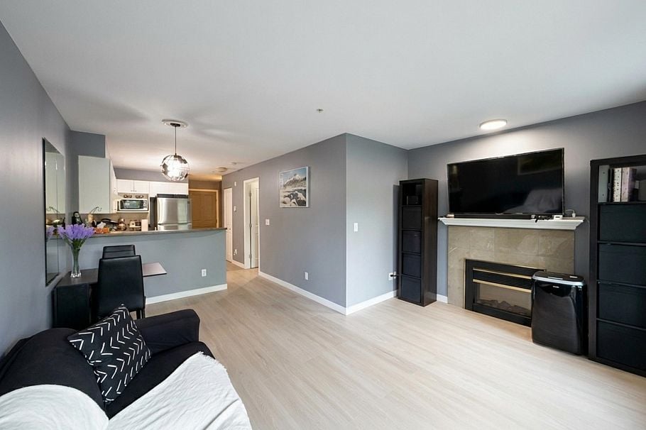 208 5355 Boundary Road Vancouver, BC - 5