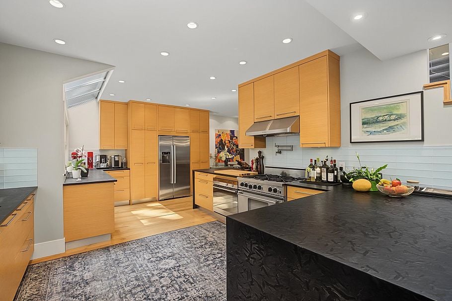 20 1900 Indian River Crescent North Vancouver, BC - 7