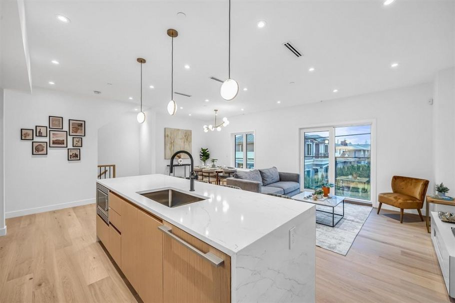 1016 W 52nd Avenue Vancouver, BC - 3