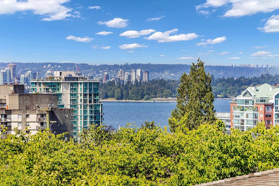 265 E Keith Road North Vancouver, BC - 35