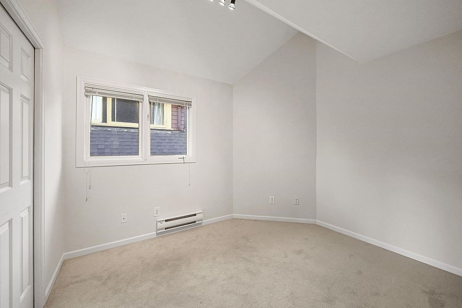 3174 W 3rd Avenue Vancouver, BC - 17