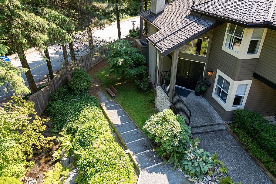 20 1900 Indian River Crescent North Vancouver, BC - 36