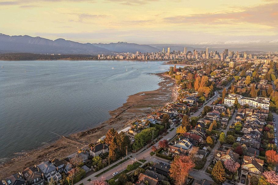 3174 W 3rd Avenue Vancouver, BC - 32