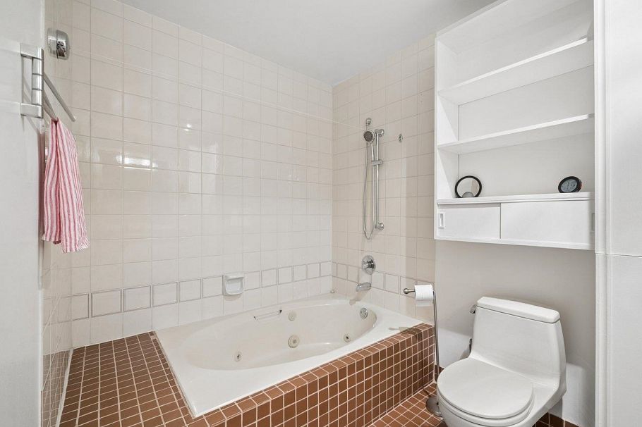2419 W 1st Avenue Vancouver, BC - 5